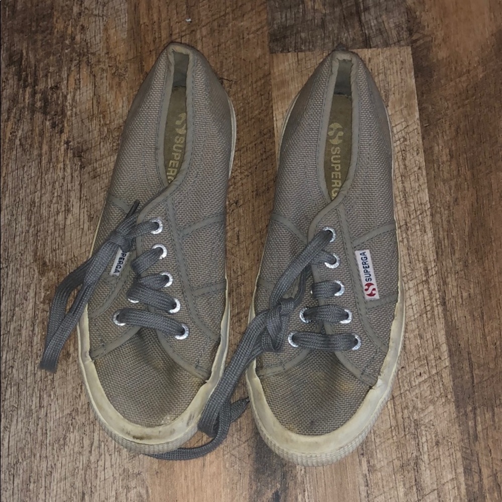 Gray Supergas